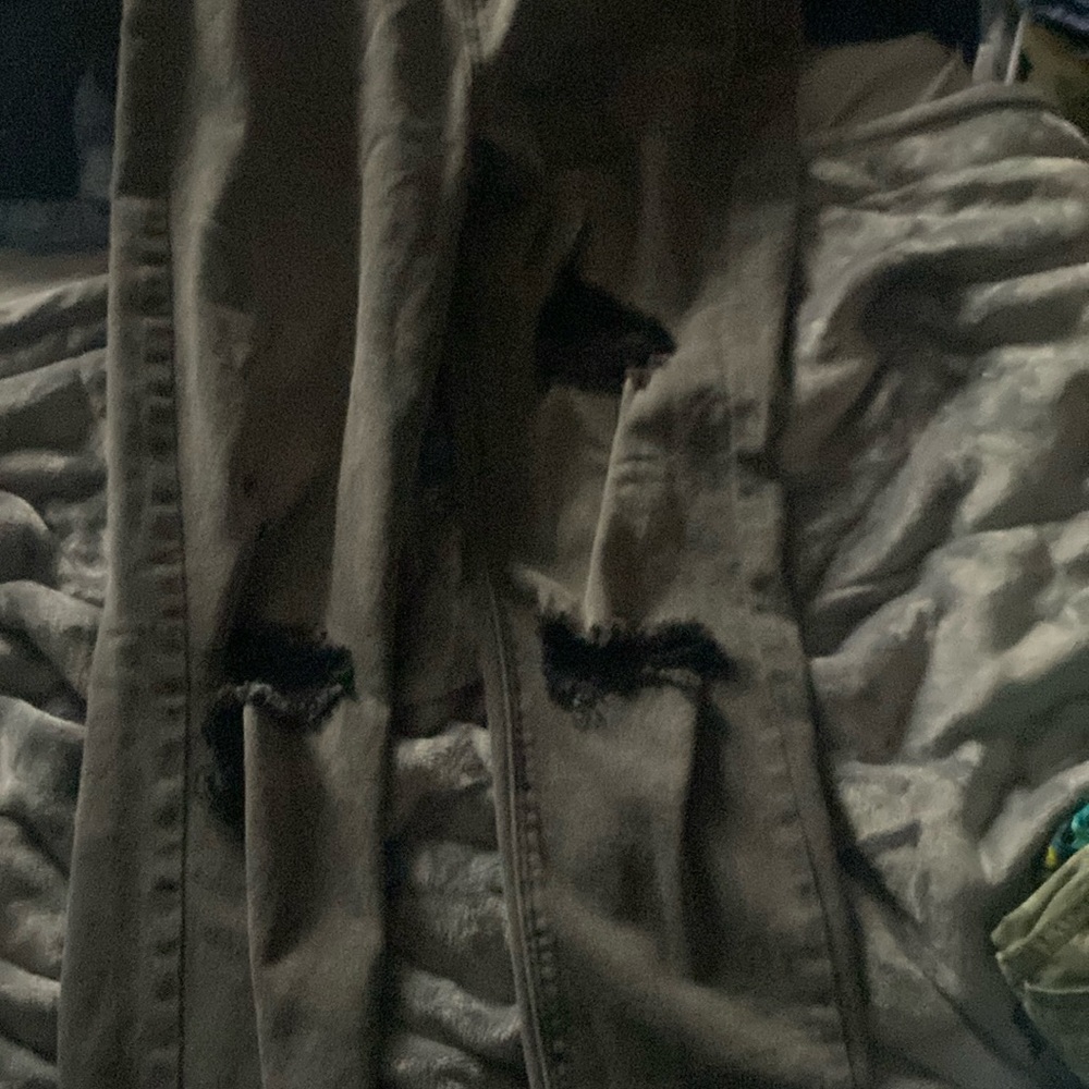 I’m selling black jeans with 3 rips